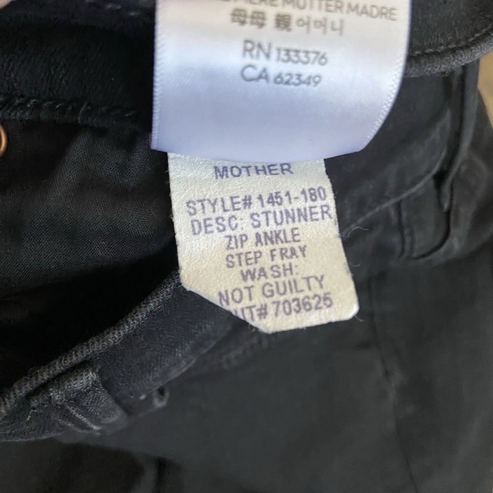 MOTHER Stunner Zip Ankle Step Fray Jeans Women's Size 26 Not Guilty Black Denim - Picture 8 of 10